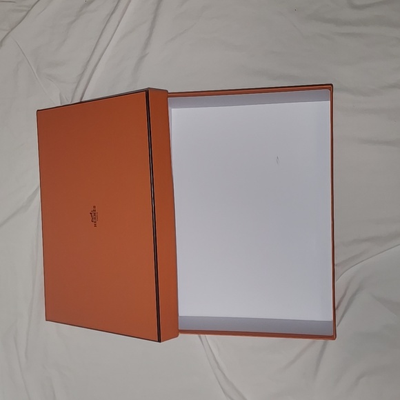 Empty Hermes Box with 2 Dust Covers - Picture 4 of 9